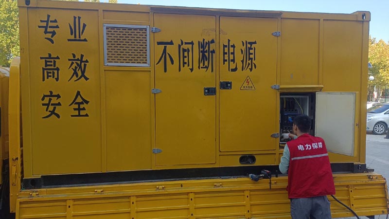 丰润柴油发电机组和UPS电源配合使用时，如何避免切换过程中的电力中断？